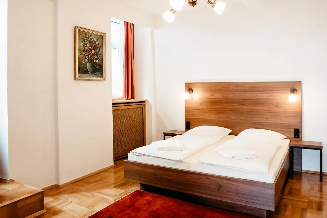 Hotel-Gasthof Goldener Greifen Rothenburg ob der Tauber Guest house